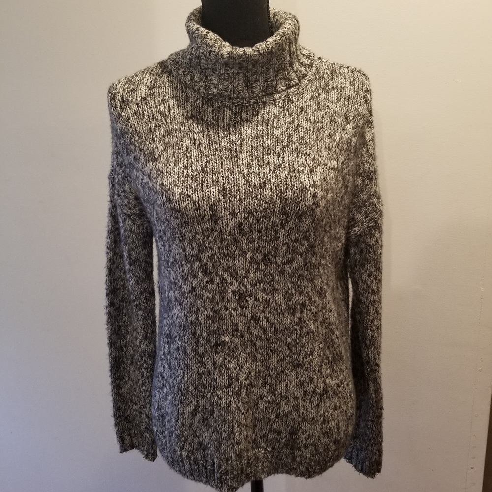 Grey sweater w adjustable neck